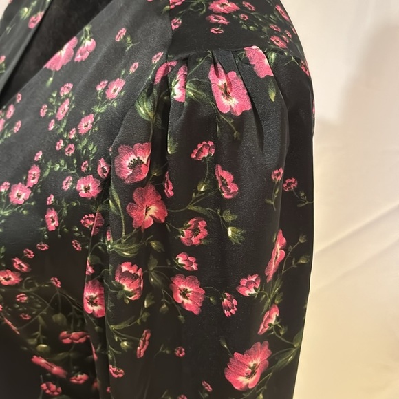 Banana Republic Floral Satin Wrap Top Blouse V-Neck Size M - Picture 7 of 14